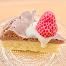 Load image into Gallery viewer, Cake with strawberry
