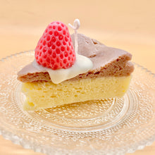 Load image into Gallery viewer, Cake with strawberry
